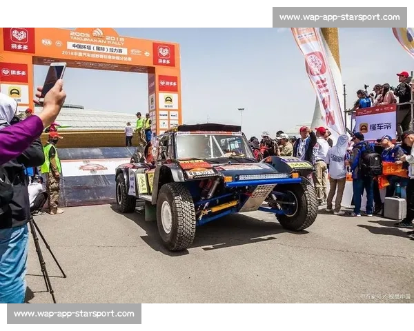 吴京环塔拉力赛狂飙！翻车陷车后逆袭夺赛段冠军