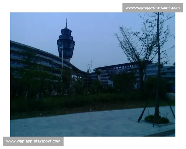 夜骑西湖:杭州青年的浪漫通勤美学 夜骑西湖:杭州青年的浪漫通勤美学