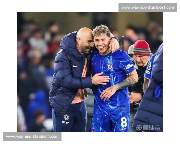 荒诞！世俱杯中断两小时，球员骑单车热身引球迷质疑：世界杯要变健身房？