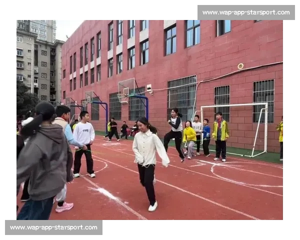 西航二校 U13 女足勇夺区赛冠军！技术与意志铸就青春荣耀